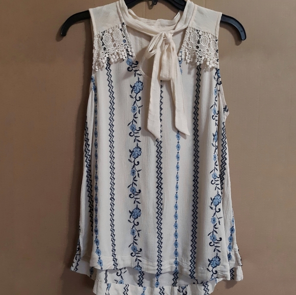 Knox Rose Tops - Knox Rose floral embroidered tank sz XS blue